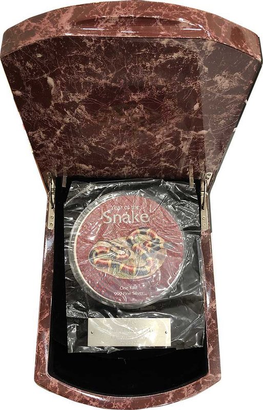 Монета 30 долларов 2013 Год Змеи Ниуэ серебро 1 килограмм