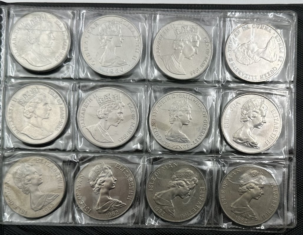 Подборка монет 25 пенсов, 1 крона, доллар 1977-2008 Гибралтар, Остров Мэн, Тристан-да-Кунья, Джерси, Гернси, Бермуды 41 штука