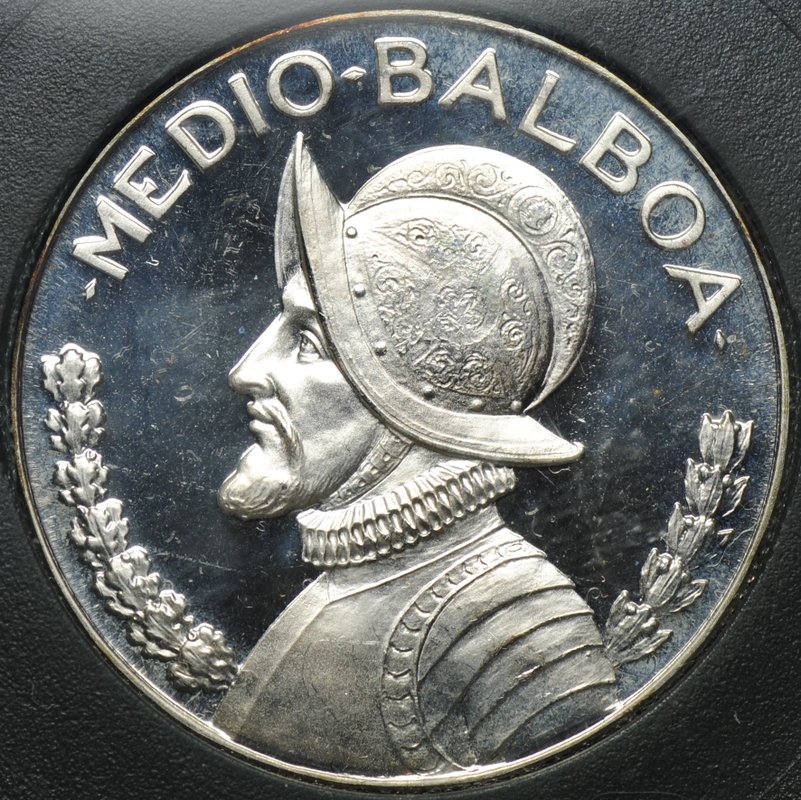 Монета 1/2 бальбоа 1967 Васко Нуньес де Бальбоа Панама