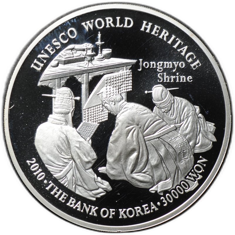 Монета 30000 вон 2010 Святилище Чонмё Сеул Всемирное наследие ЮНЕСКО Южная Корея
