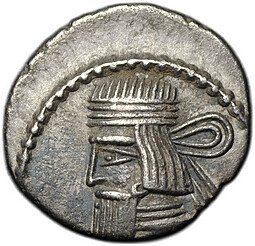 фото для Монета Драхма 10-38 Артабан II Парфия Аверс