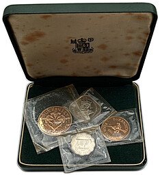 фото для Набор 10 шиллингов, 3 пенса, 8, 4 дубля 1966 900 лет Нормандскому завоеванию Гернси 4 монеты Аверс